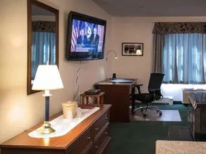 Casco Bay Inn - Image 5