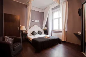 Angel House Aparthotel - Image 3