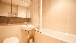 IFSC Dublin City Apartments - Image 4