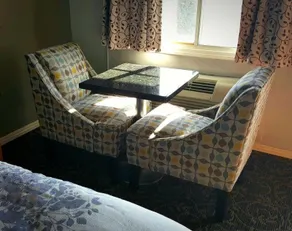 Best Budget Inn - Image 3