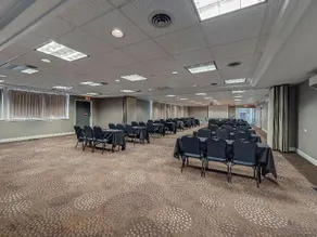 Eastland Suites Hotel & Conference Center - Urbana - Image 4