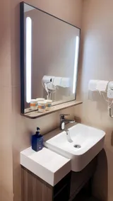 Hanting Hotel People Square - Image 3