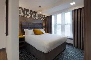Roomzzz Manchester Victoria - Image 4