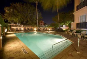 Trianon Old Naples Hotel - Image 3