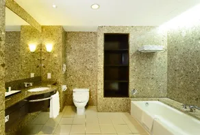 Pacific Regency Hotel Suites - Image 4