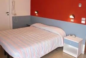 Senior - Image 3
