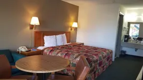 Baymont by Wyndham Sumter Northwest - Image 4
