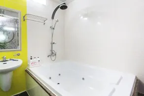 VIP Hotel - Image 2