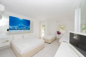 Bendis Beach Hotel - Image 4