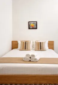 Golden Lotus Hostel & Spa Hang Dao Night Market - Image 3