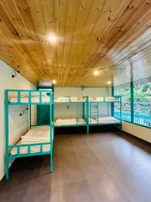 MeMooners Hostel & Riverside Cafe - Image 4