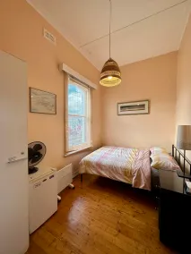 Victoria Hotel Backpackers - Image 2