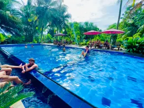 Palm Grove Holiday Inn - Image 3