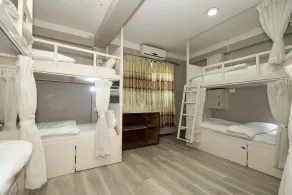 Bed and pillow hostel - Image 5