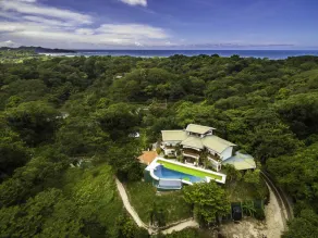 Jungle's Edge Hotel - Image 3
