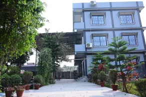 Osho Sumeru Backpackers Hostel - Image 2