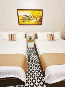 Golden Lotus Hostel & Spa Hang Dao Night Market - Image 2