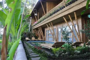Luxury Bamboo Hostel - Image 3