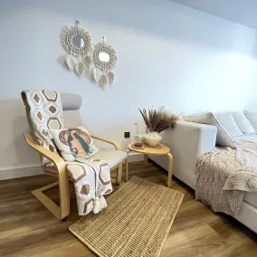 Shared bed space in shared mixed room - Image 3