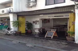 Ola Lavanderia Cafe - Image 2
