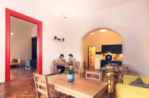 Pal's Hostel and Apartments - Image 4