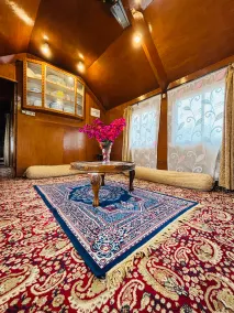 Backpackers Lake View Houseboat  - Image 5