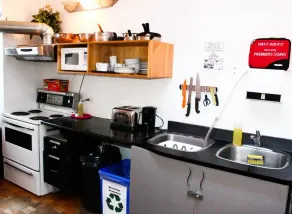 AUBERGE L'APERO HOSTEL - Image 4