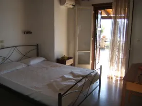 Corfu Backpackers Beach Hostel - Image 4