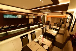 M Pro Palace - Image 4