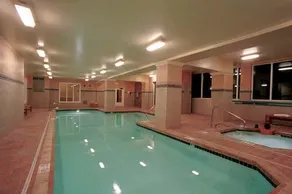 Pacific Guest Suites At Metropolitan Tower - Image 2