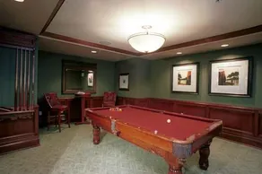 Pacific Guest Suites At Metropolitan Tower - Image 4