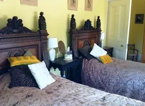 Chalice Hill Apartment - Image 2