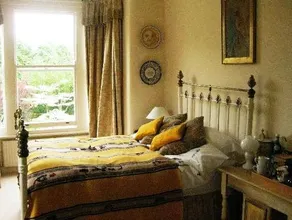 Chalice Hill Apartment - Image 4