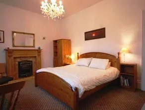 Cranleigh House - Image 2