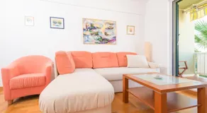Orange apartment overlooking the sea - Image 3