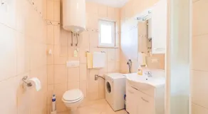 Orange apartment overlooking the sea - Image 4