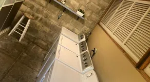 Deluxe Cabin - AC TV Netflix Cable Wifi Kitchen Laundry Balcony - Image 3