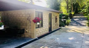 Deluxe Cabin - AC TV Netflix Cable Wifi Kitchen Laundry Balcony - Image 4