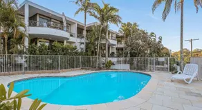 Walk to the beach, Sunshine Beach - Image 2