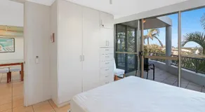 Walk to the beach, Sunshine Beach - Image 5
