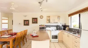 Marcol Place Holiday Apartments - Image 2