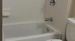 Bussiness Class 1 Bedroom Downtown Condo*Free Parking*Self Check-in** - Image 3