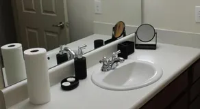 Bussiness Class 1 Bedroom Downtown Condo*Free Parking*Self Check-in** - Image 5