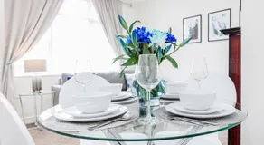 *CONTRACTOR *VACATION HOME* -THURROCK OCKENDON - Image 5