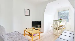 33 New Road - Image 3