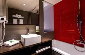 Utopia Hotel - Image 5