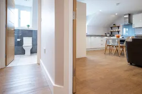 Spacious Contractor House for Large Groups- Up to 4 Private Parking by Ideyfine Apartments - Image 2