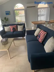 11 Anchovy Street - Tin Can Bay Summer Haven coastal retreat - Image 2