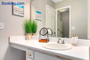 Good Karma Rentals - Comfy Convenient 1 mile to I-75 Sleeps 12 - Image 2