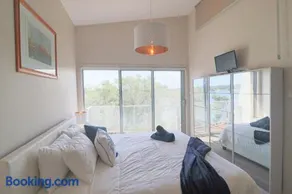 Swan Bay Waterfront - Image 2
